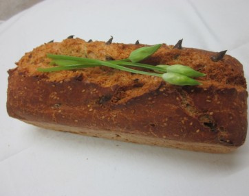 Bio  kamutov kruh s čemaževimi popki